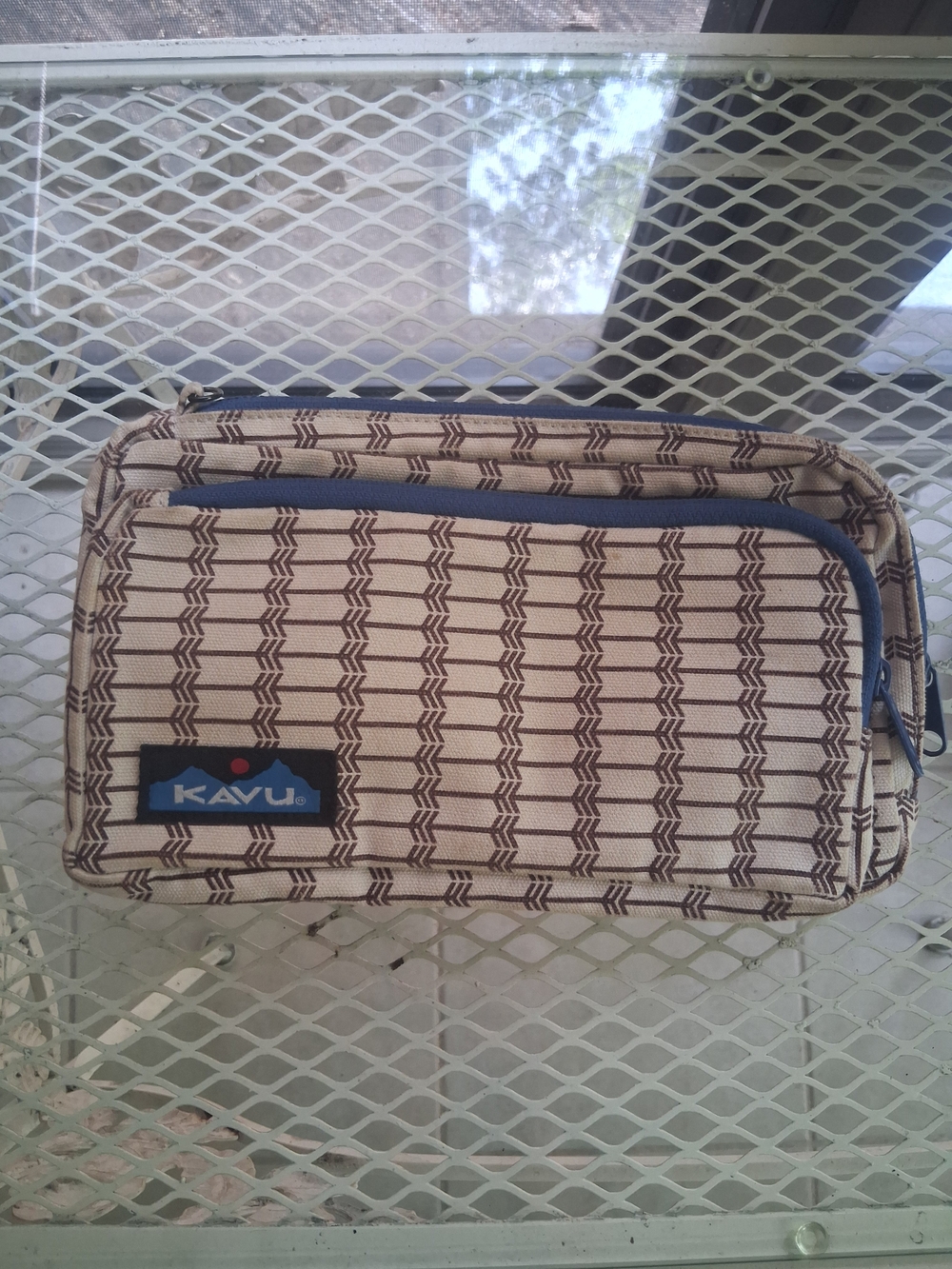 Kavu Beige and Navy Geometric Travel Pouch